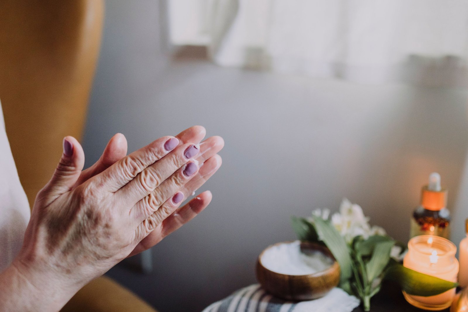 Manos preparandose para dar Reiki